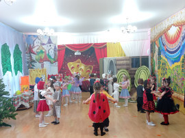 Спектакль "Красная Шапочка" на новый лад Спектакль "Красная Шапочка" на новый лад.