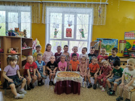 Пирог на День рождения детского сада. Пирог на День рождения детского сада.