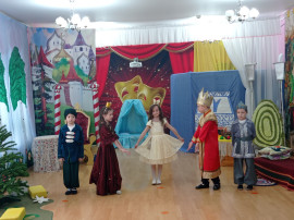 Спектакль "Белоснежка и семь гномов" Спектакль "Белоснежка и семь гномов".