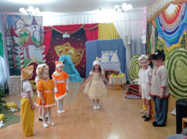 Спектакль "Белоснежка и семь гномов" Спектакль "Белоснежка и семь гномов".