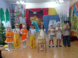 Спектакль "Белоснежка и семь гномов" Спектакль "Белоснежка и семь гномов".