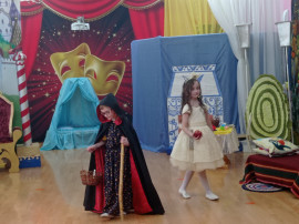 Спектакль "Белоснежка и семь гномов" Спектакль "Белоснежка и семь гномов".