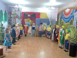 Спектакль "Белоснежка и семь гномов" Спектакль "Белоснежка и семь гномов".