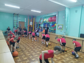 Итоговые показы кружка "Школа мяча" Итоговые показы кружка "Школа мяча".
