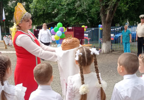 Открытие патриотической площадки в День России в "Колокольчике" Открытие патриотической площадки в День России в "Колокольчике".