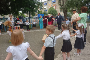 Открытие патриотической площадки в День России в "Колокольчике" Открытие патриотической площадки в День России в "Колокольчике".