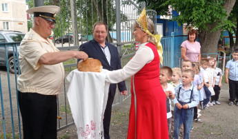 Открытие патриотической площадки в День России в "Колокольчике" Открытие патриотической площадки в День России в "Колокольчике".